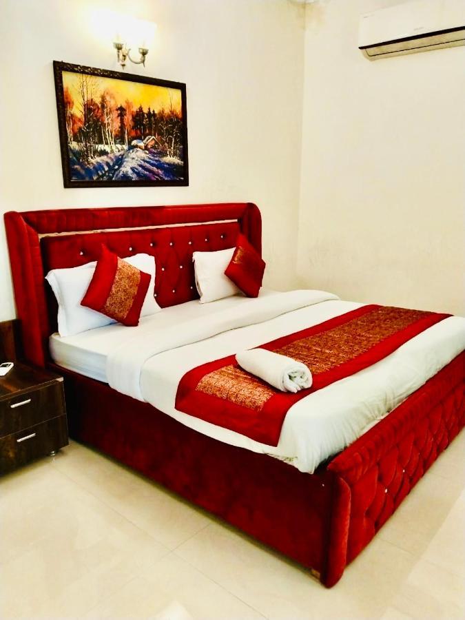 Fortune Home Service Apartment 2Bhk,E28 Saket 2A ニューデリー エクステリア 写真