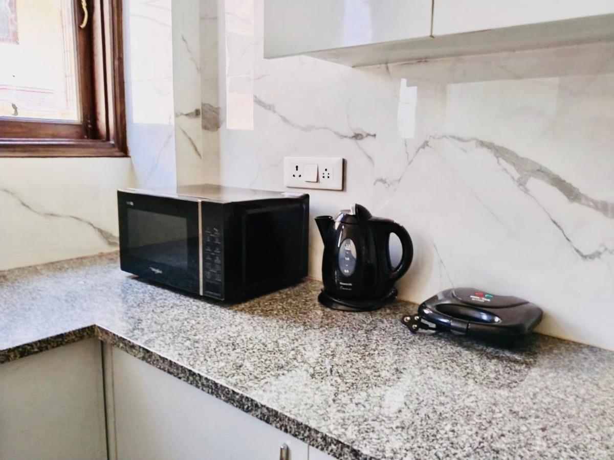 Fortune Home Service Apartment 2Bhk,E28 Saket 2A ニューデリー エクステリア 写真