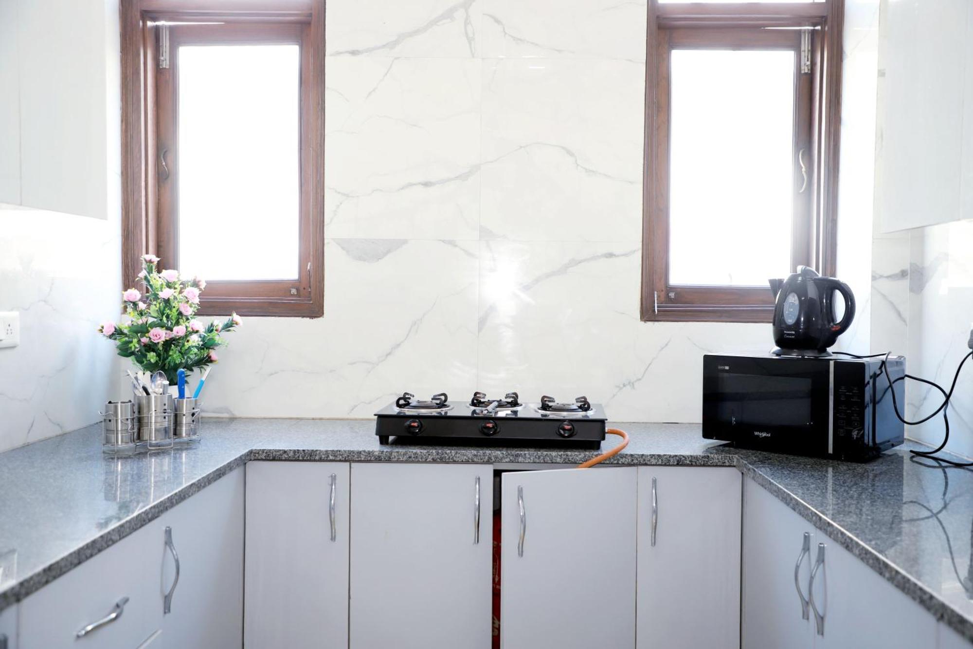 Fortune Home Service Apartment 2Bhk,E28 Saket 2A ニューデリー エクステリア 写真